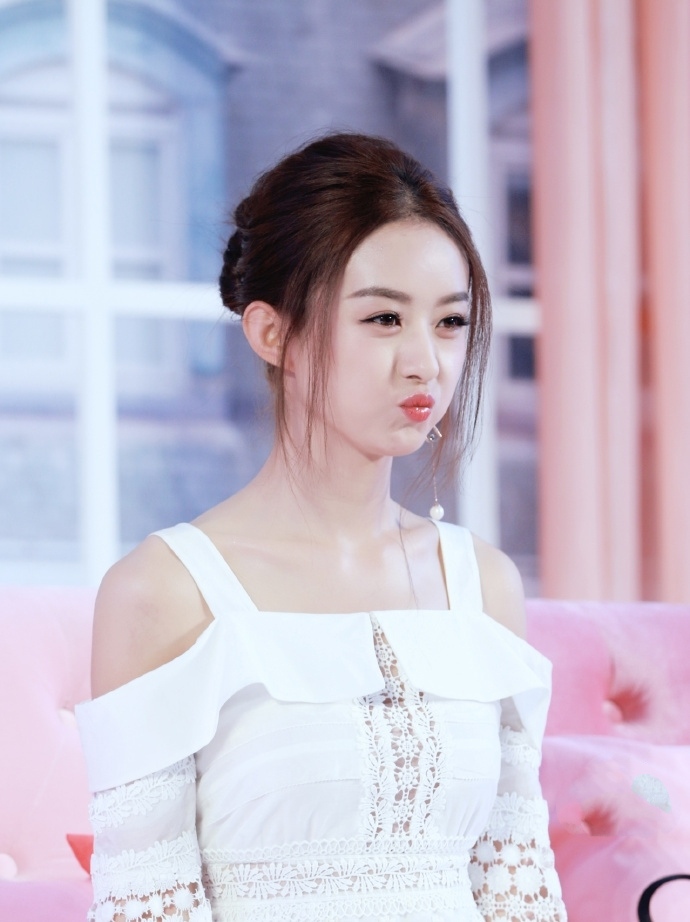 赵丽颖嘟嘴可爱萌照-赵丽颖嘟嘴俏皮活动图片